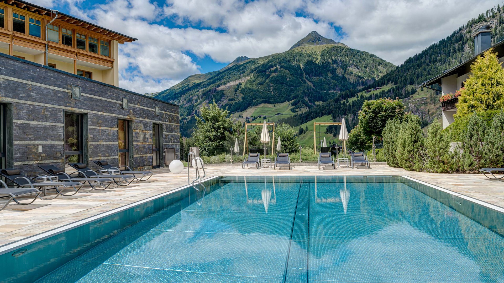Day spa al nostro hotel in Tirolo con piscina